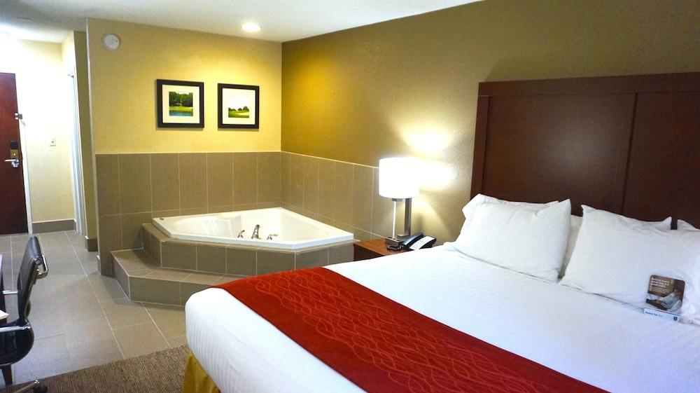 Comfort Inn & Suites Greenwood Near University מראה חיצוני תמונה