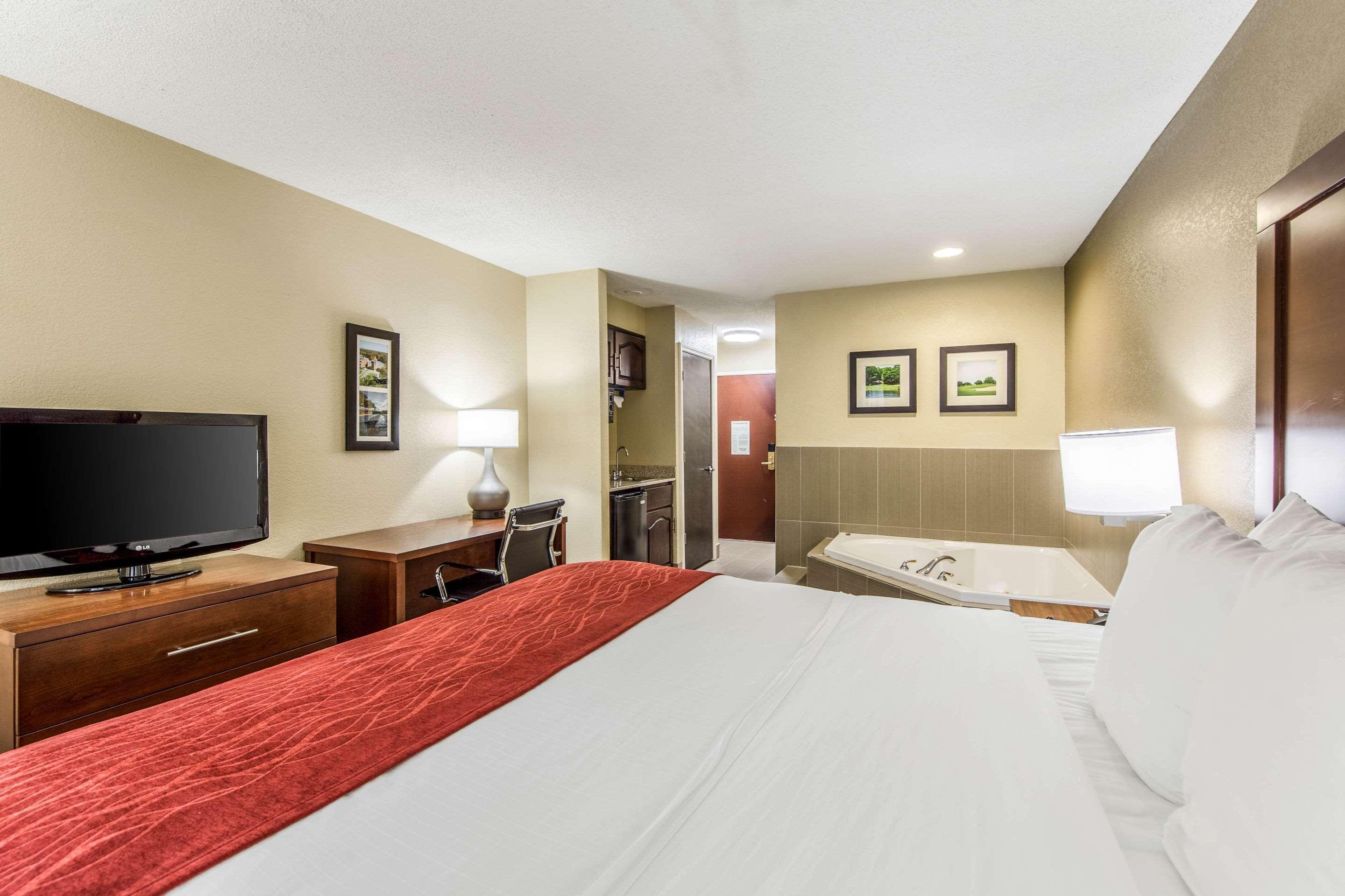 Comfort Inn & Suites Greenwood Near University מראה חיצוני תמונה
