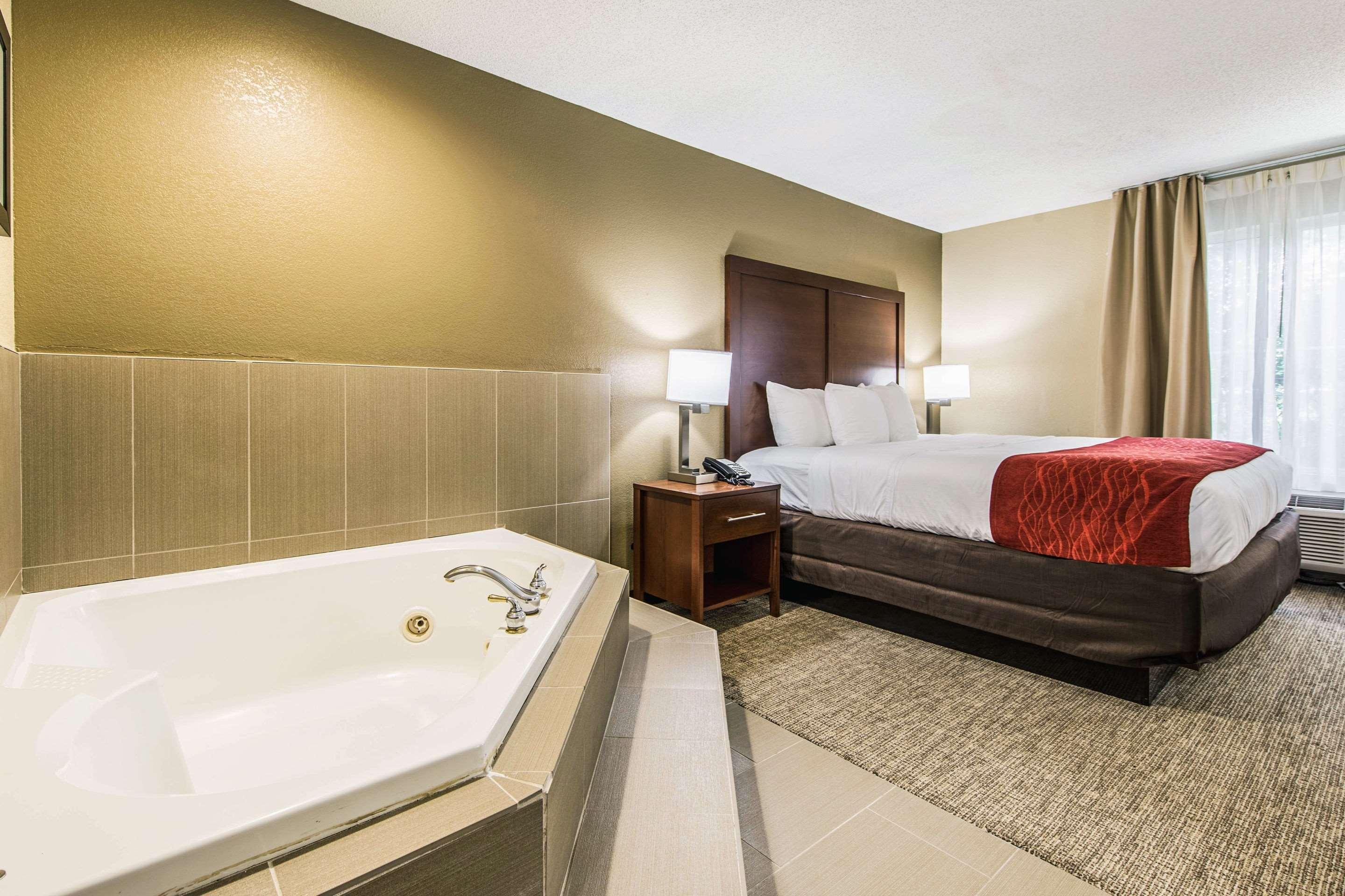 Comfort Inn & Suites Greenwood Near University מראה חיצוני תמונה