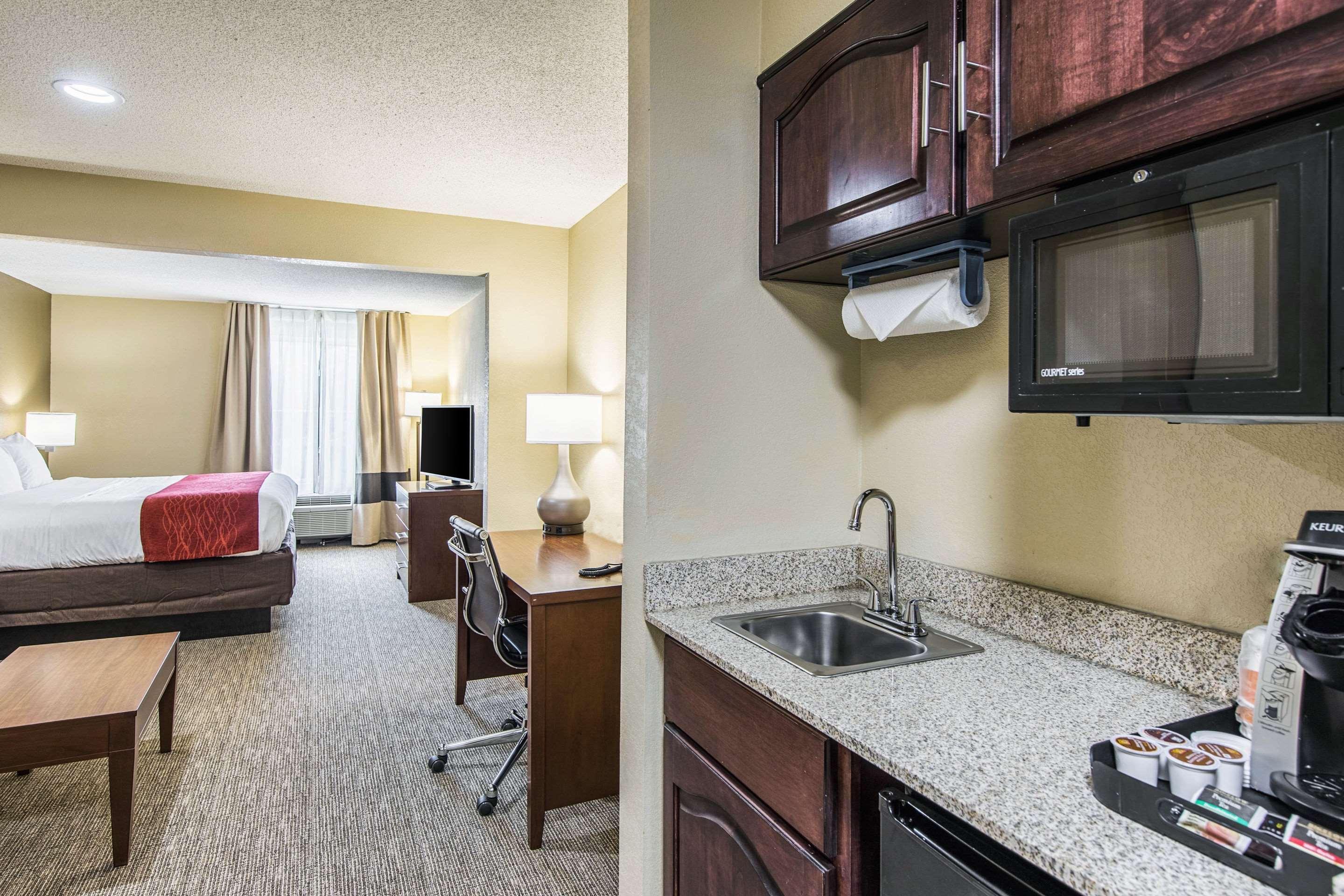 Comfort Inn & Suites Greenwood Near University מראה חיצוני תמונה