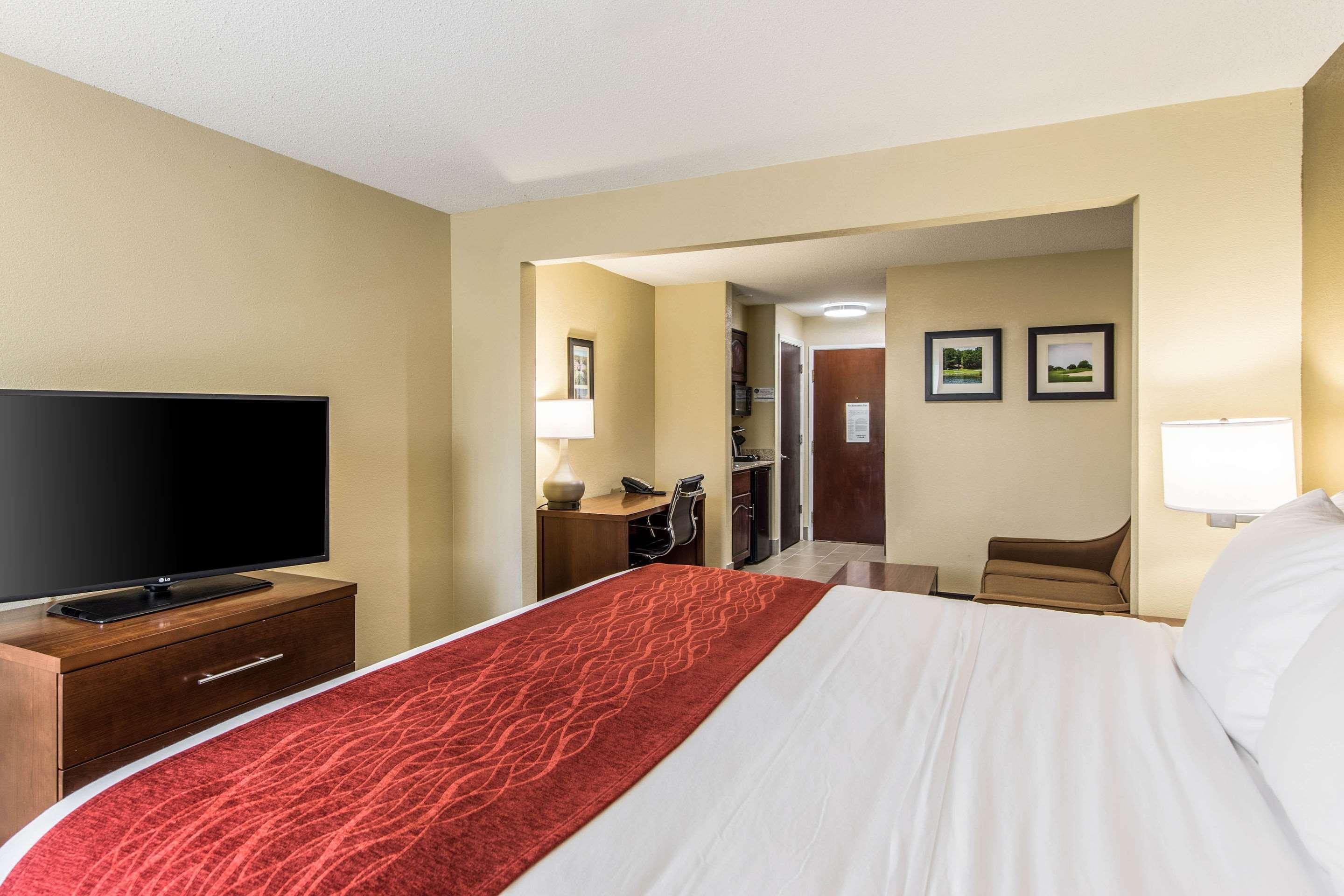 Comfort Inn & Suites Greenwood Near University מראה חיצוני תמונה