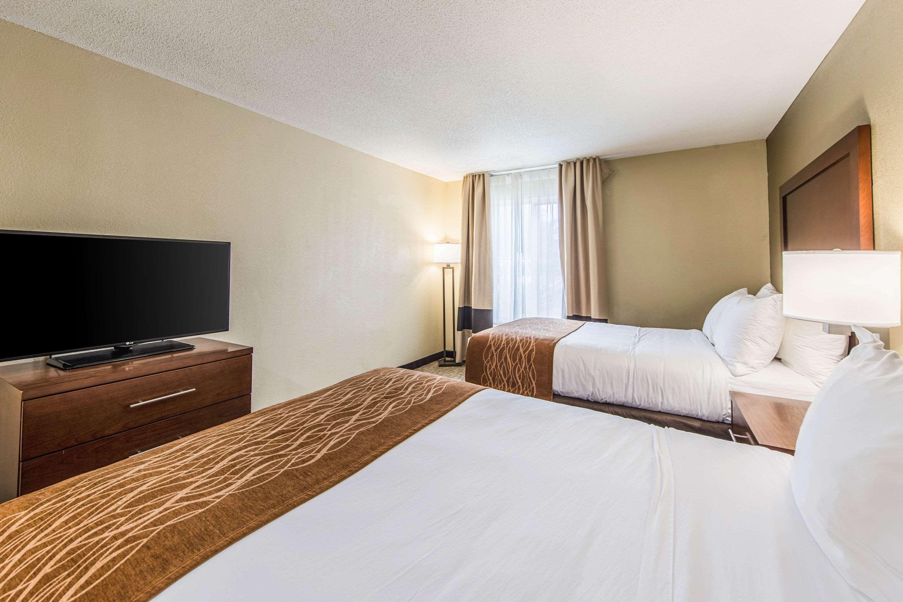 Comfort Inn & Suites Greenwood Near University מראה חיצוני תמונה