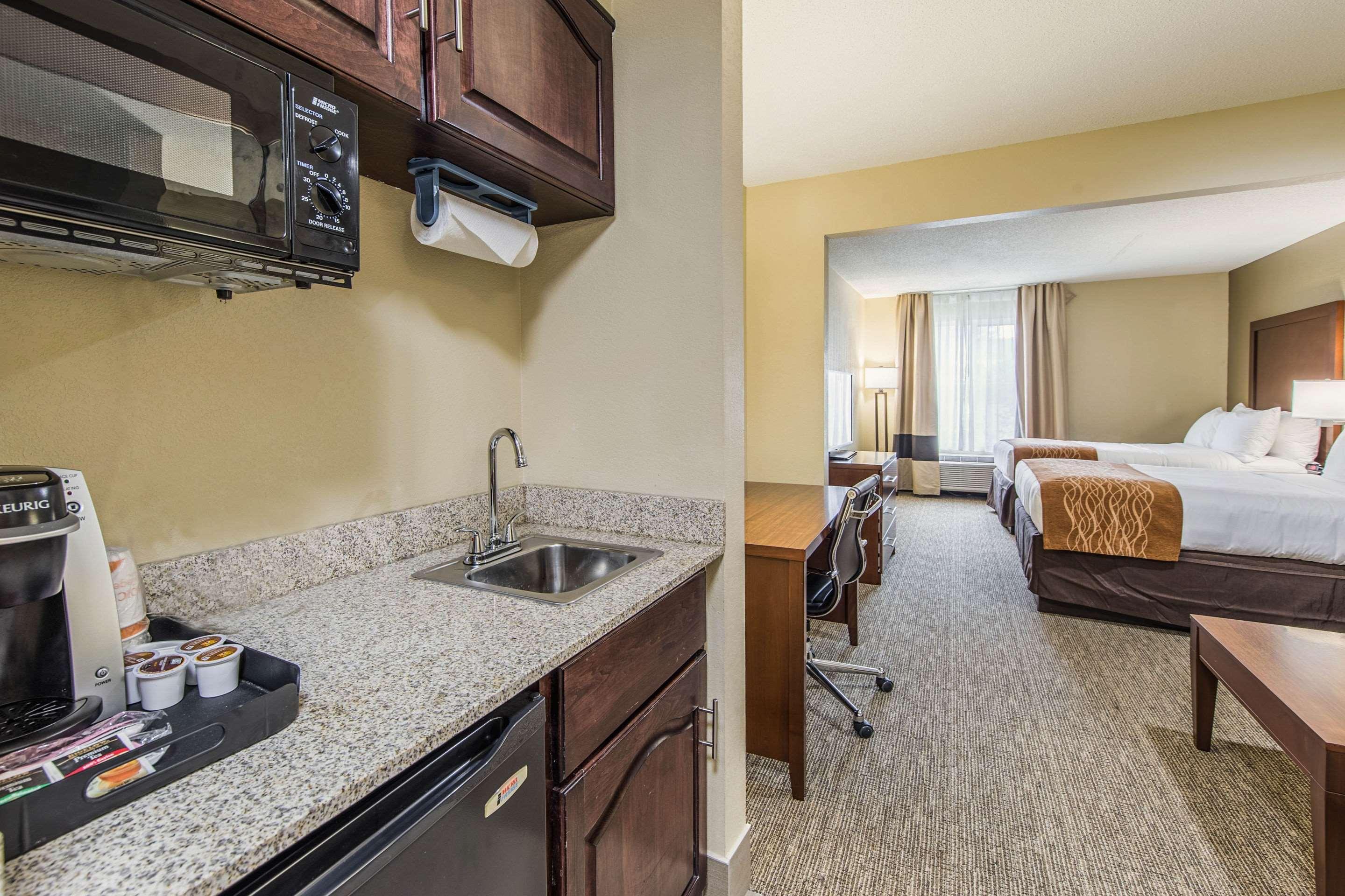Comfort Inn & Suites Greenwood Near University מראה חיצוני תמונה