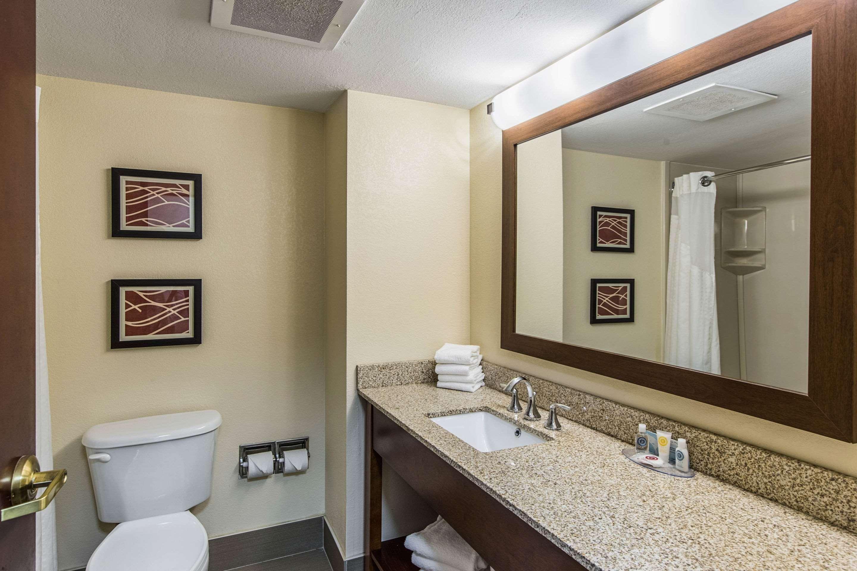 Comfort Inn & Suites Greenwood Near University מראה חיצוני תמונה