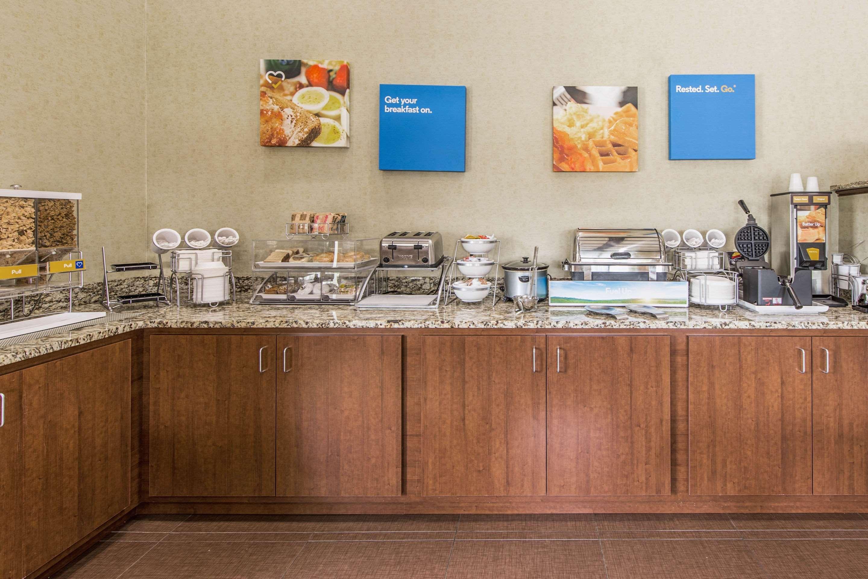 Comfort Inn & Suites Greenwood Near University מראה חיצוני תמונה
