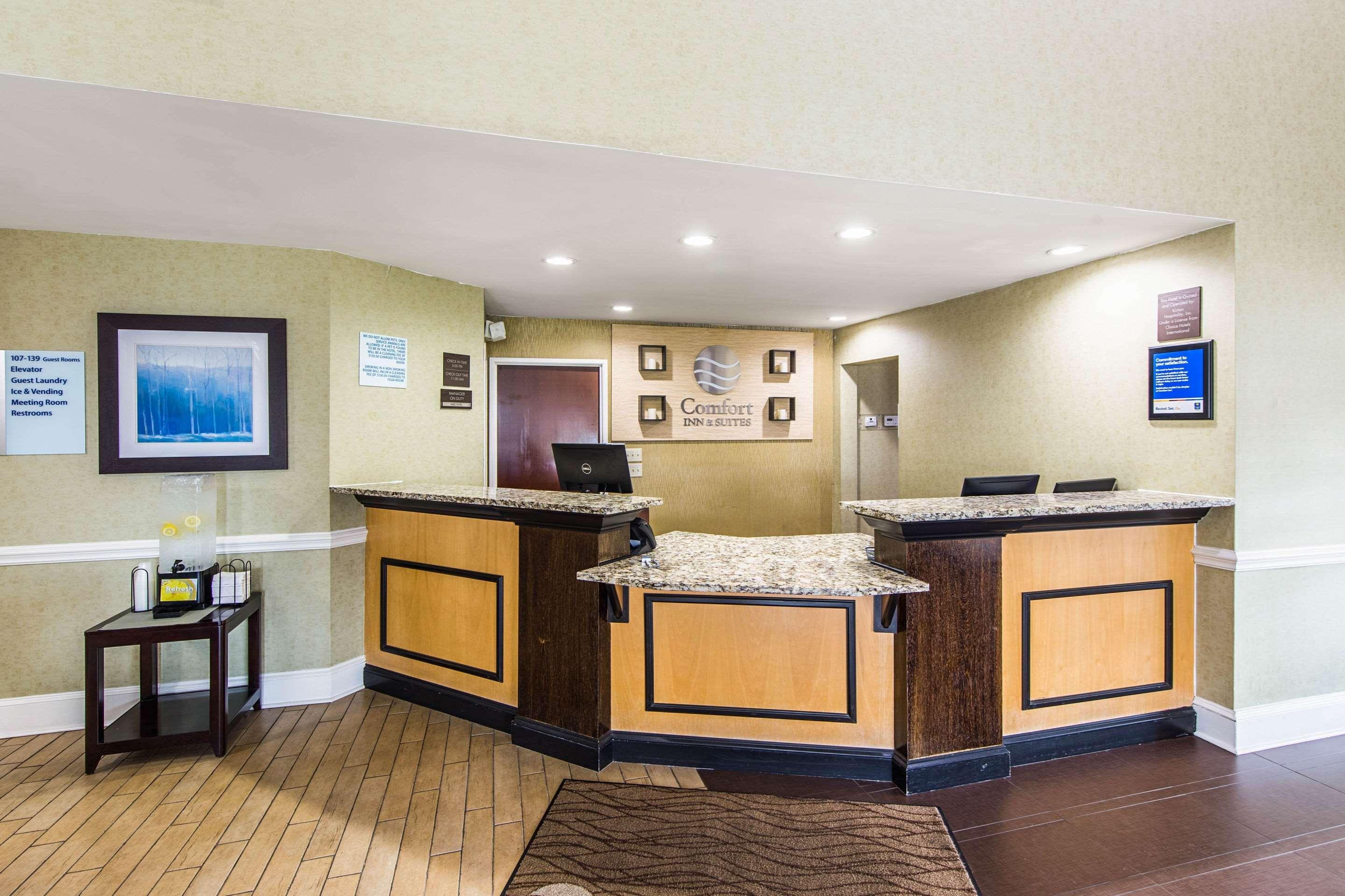 Comfort Inn & Suites Greenwood Near University מראה חיצוני תמונה