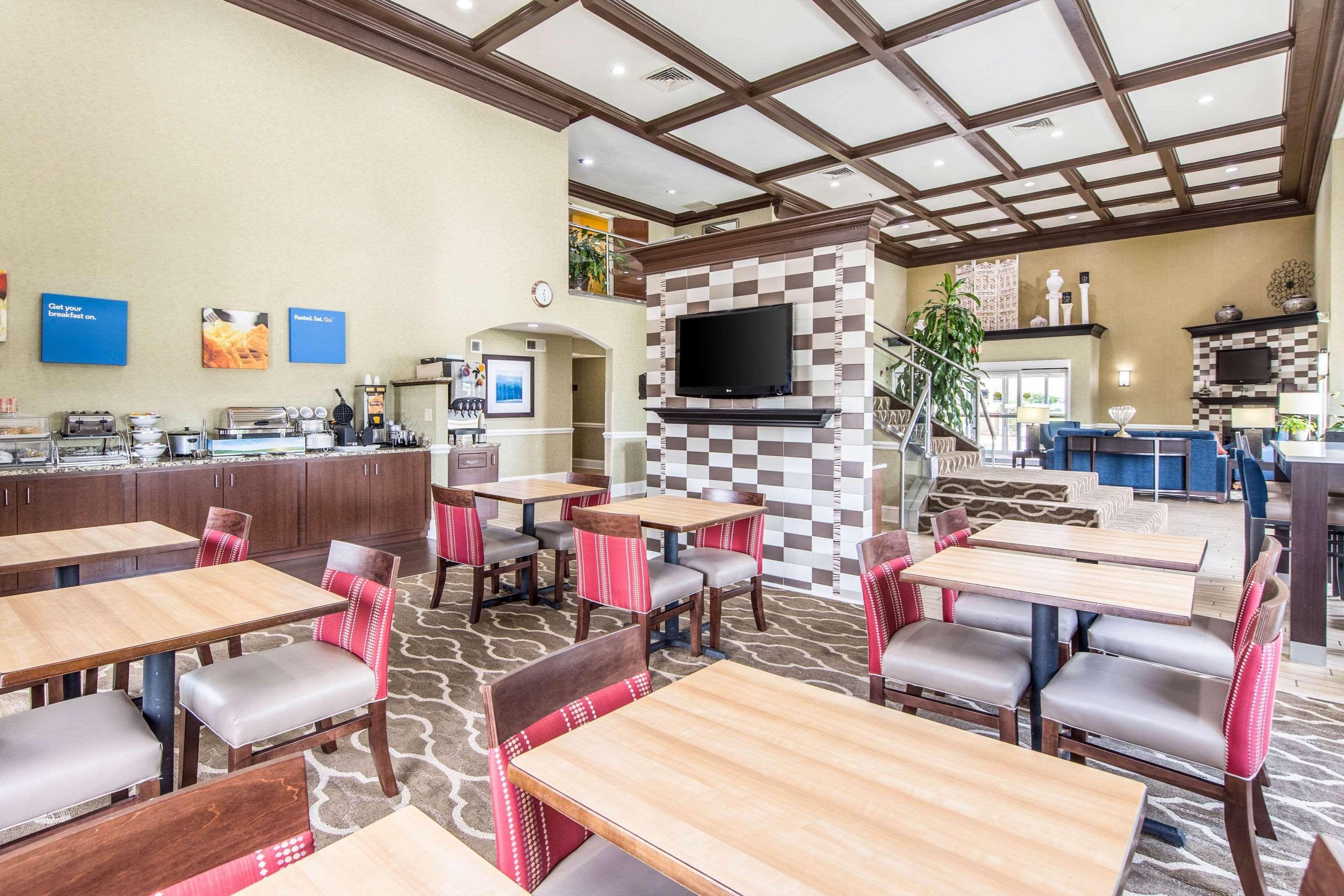 Comfort Inn & Suites Greenwood Near University מראה חיצוני תמונה