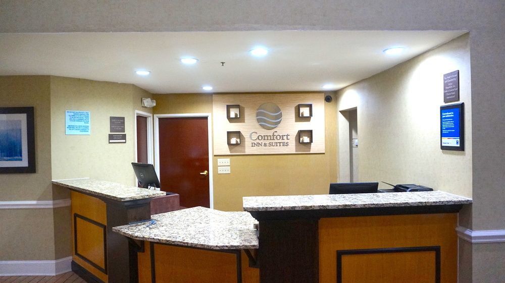 Comfort Inn & Suites Greenwood Near University מראה חיצוני תמונה